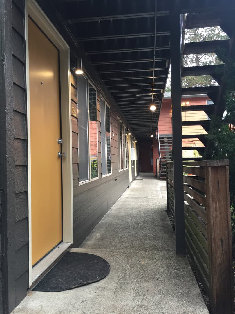 Portland Apartment: 715 SE 29th Ave