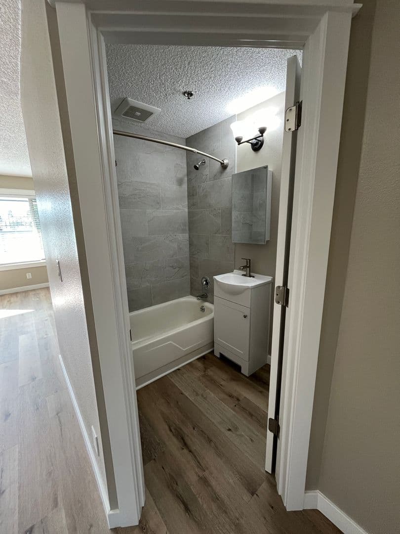 Milwaukie Apartment: 2323 SE Harrison St.