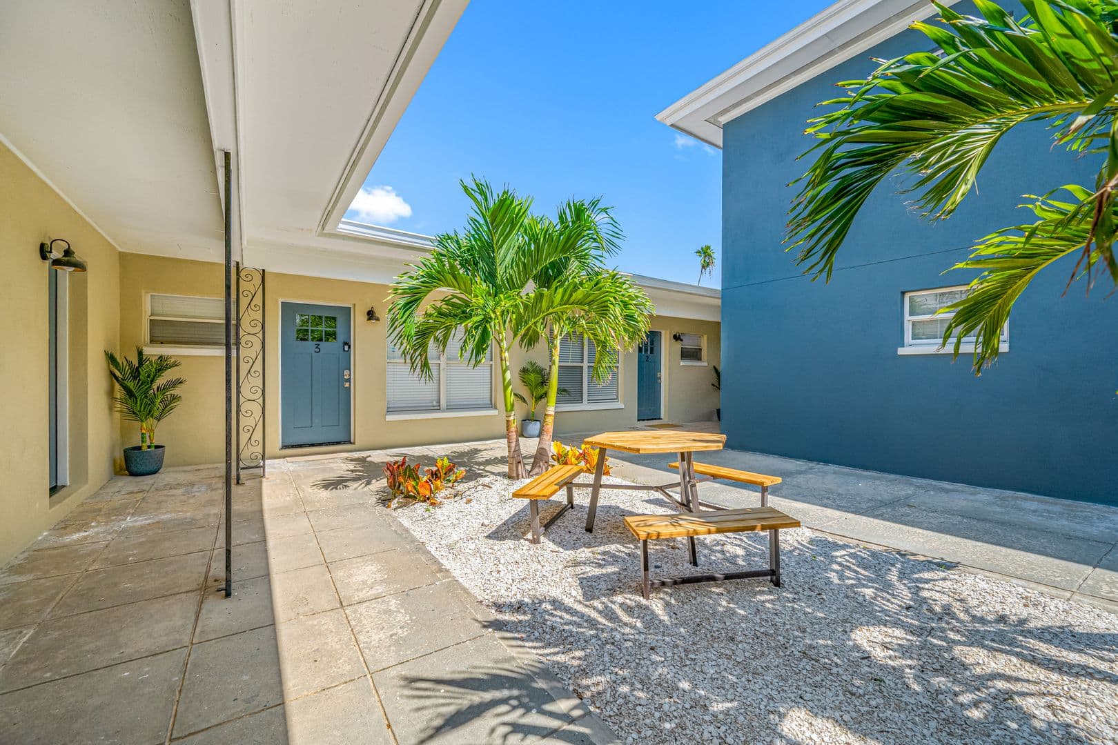 Tampa Apartment: 140-144 E Davis Blvd