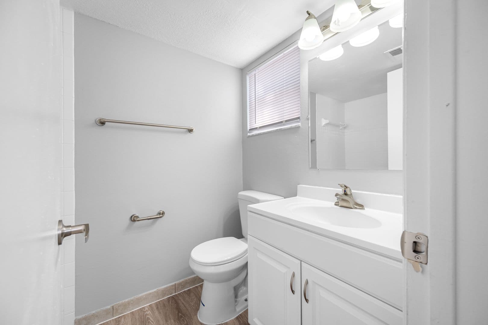 Largo Apartment: 1500 W Bay Dr