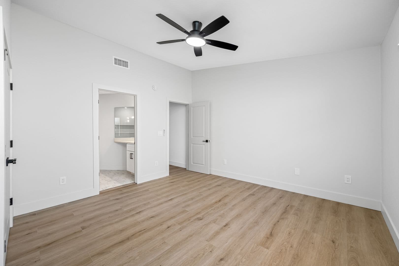 Tampa Townhome: 6119 Memorial Hwy