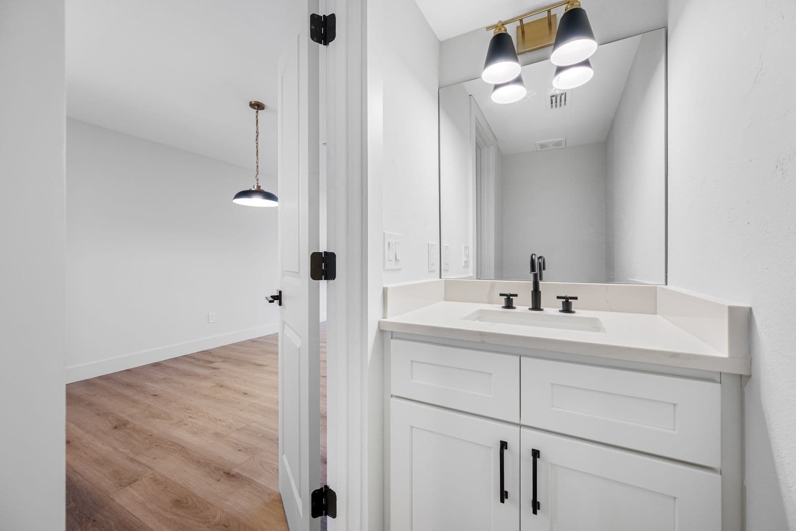 Tampa Townhome: 6119 Memorial Hwy