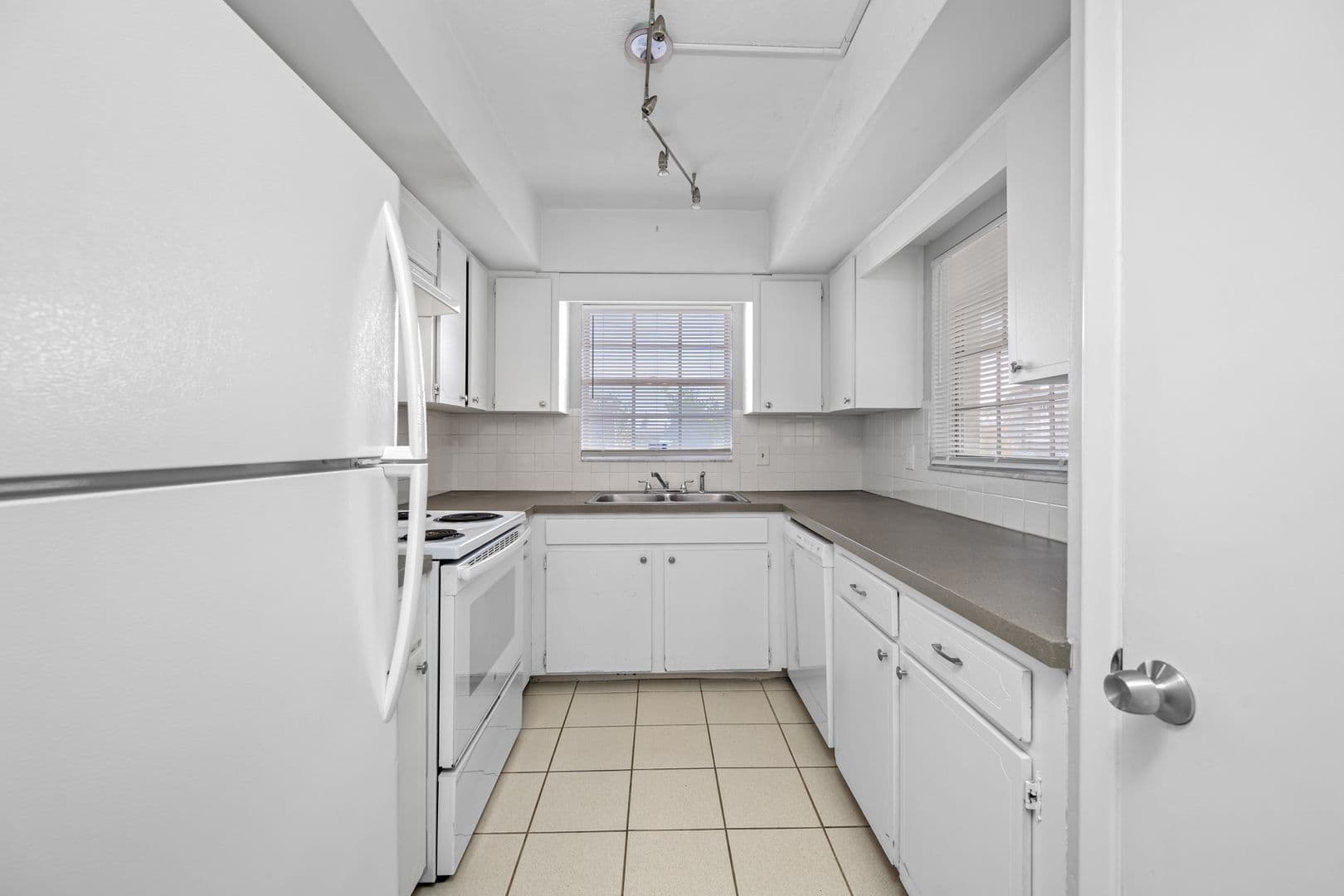 Palm Harbor Apartment: 30 Liberty Way