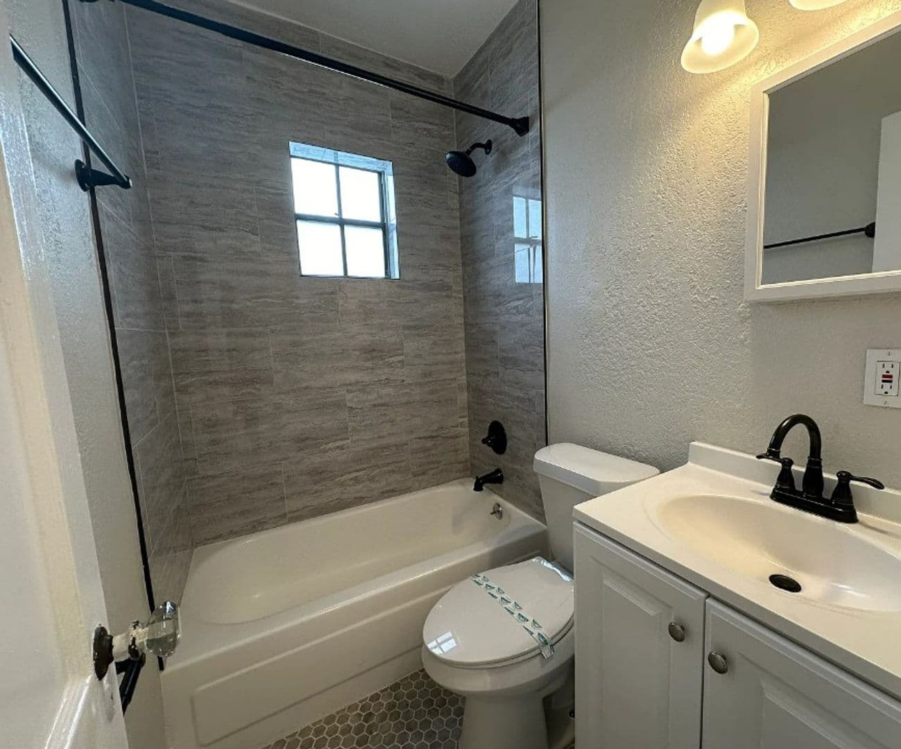 Tampa Apartment: 517 Columbia Dr.