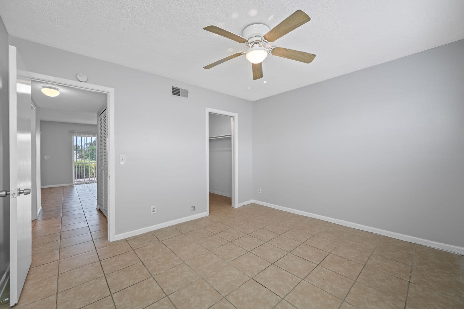 Palm Harbor Apartment: 30 Liberty Way