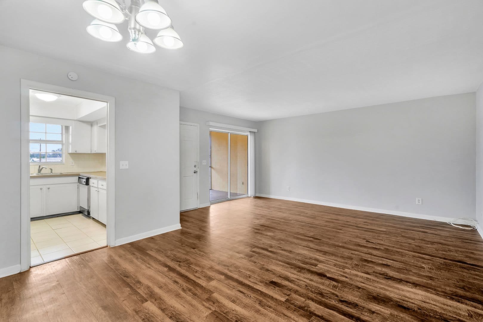 Palm Harbor Apartment: 30 Liberty Way