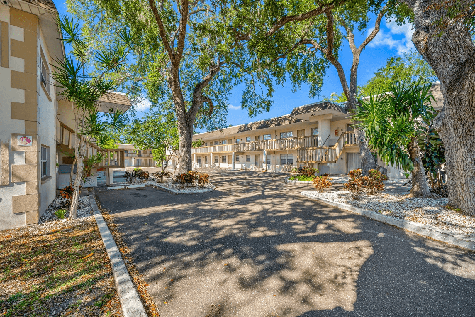 Largo Apartment: 1500 W Bay Dr