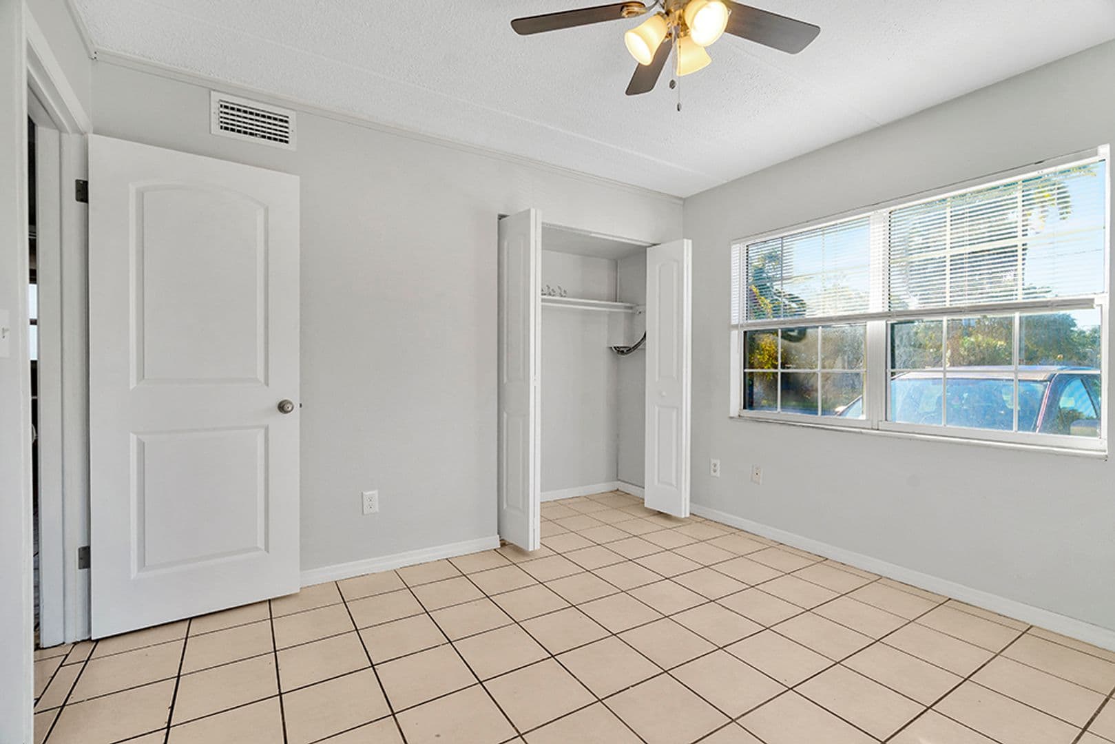 St Petersburg Apartment: 3455 2nd Avenue N