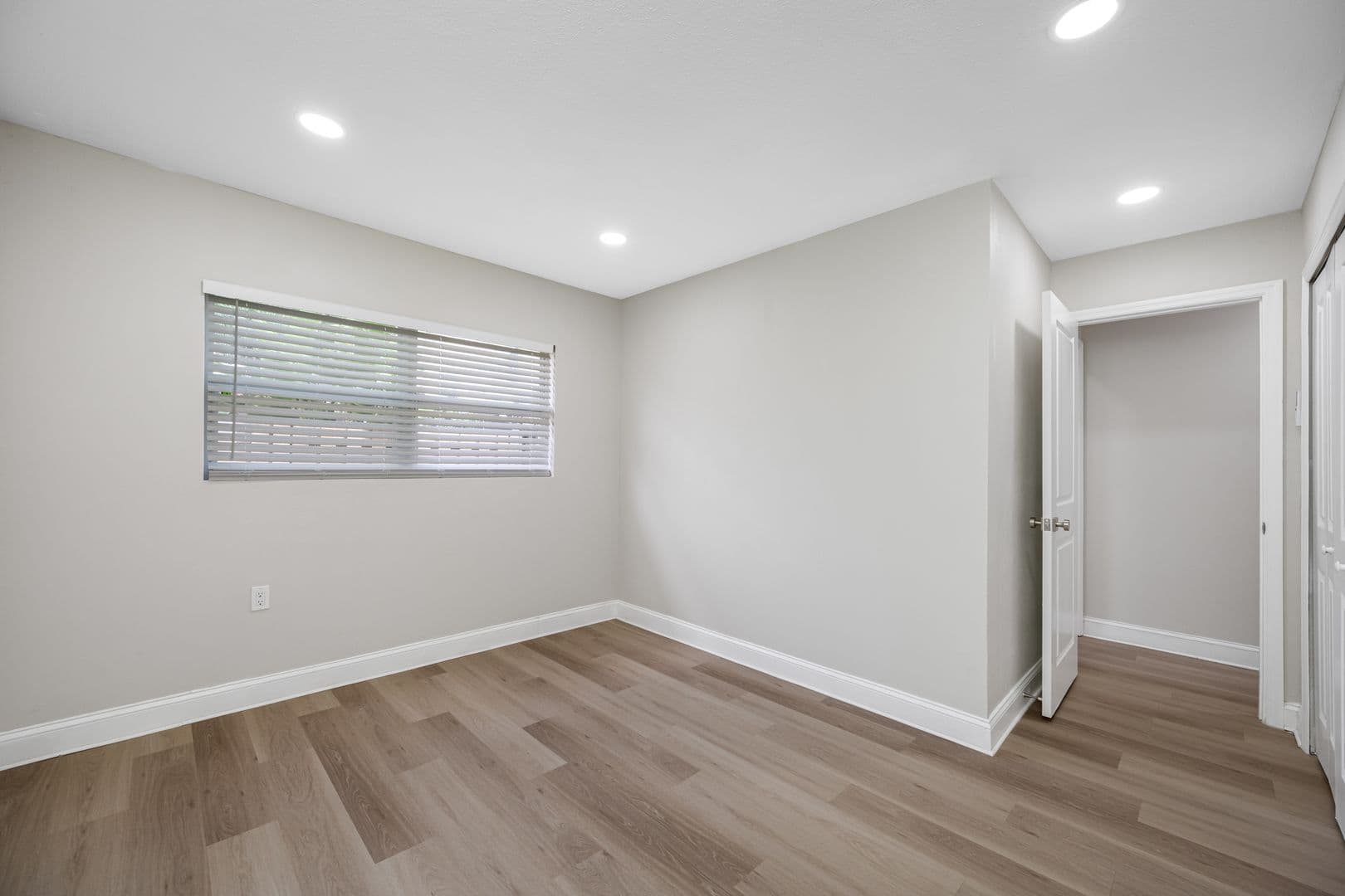 Tampa Apartment: 140-144 E Davis Blvd