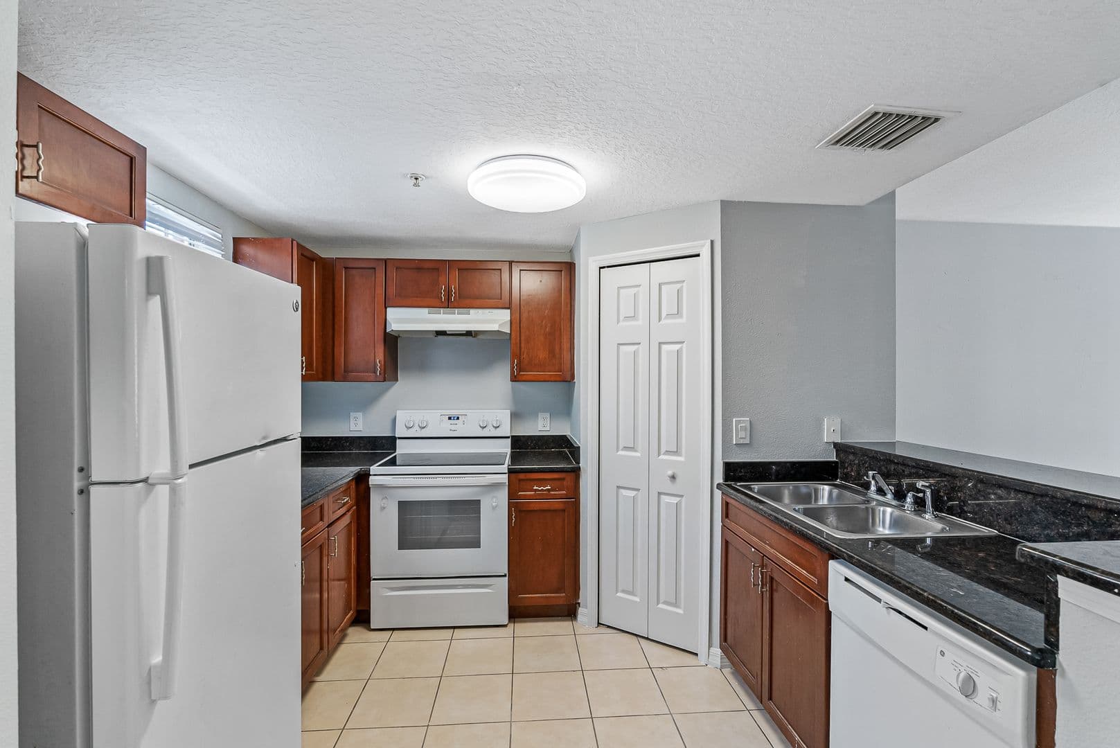 Tampa Apartment: 5709 Las Ventanas Dr