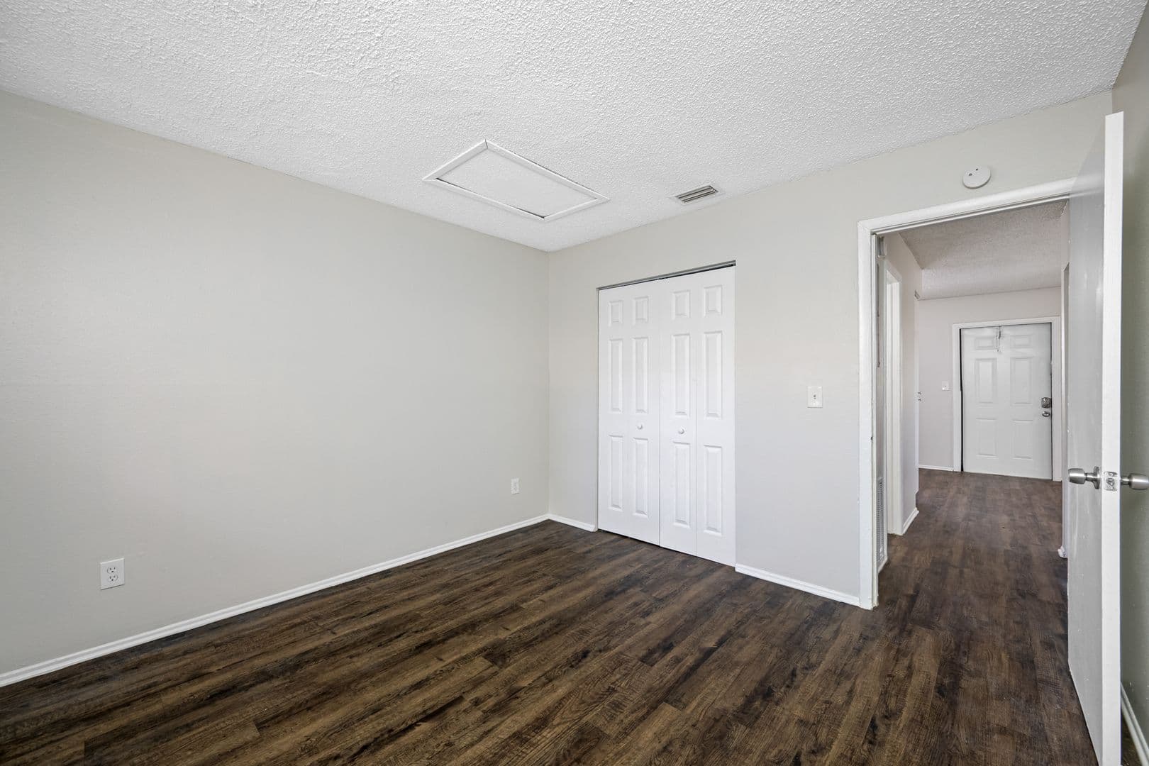 Pinellas Park Apartment: 4520 76th Ave N