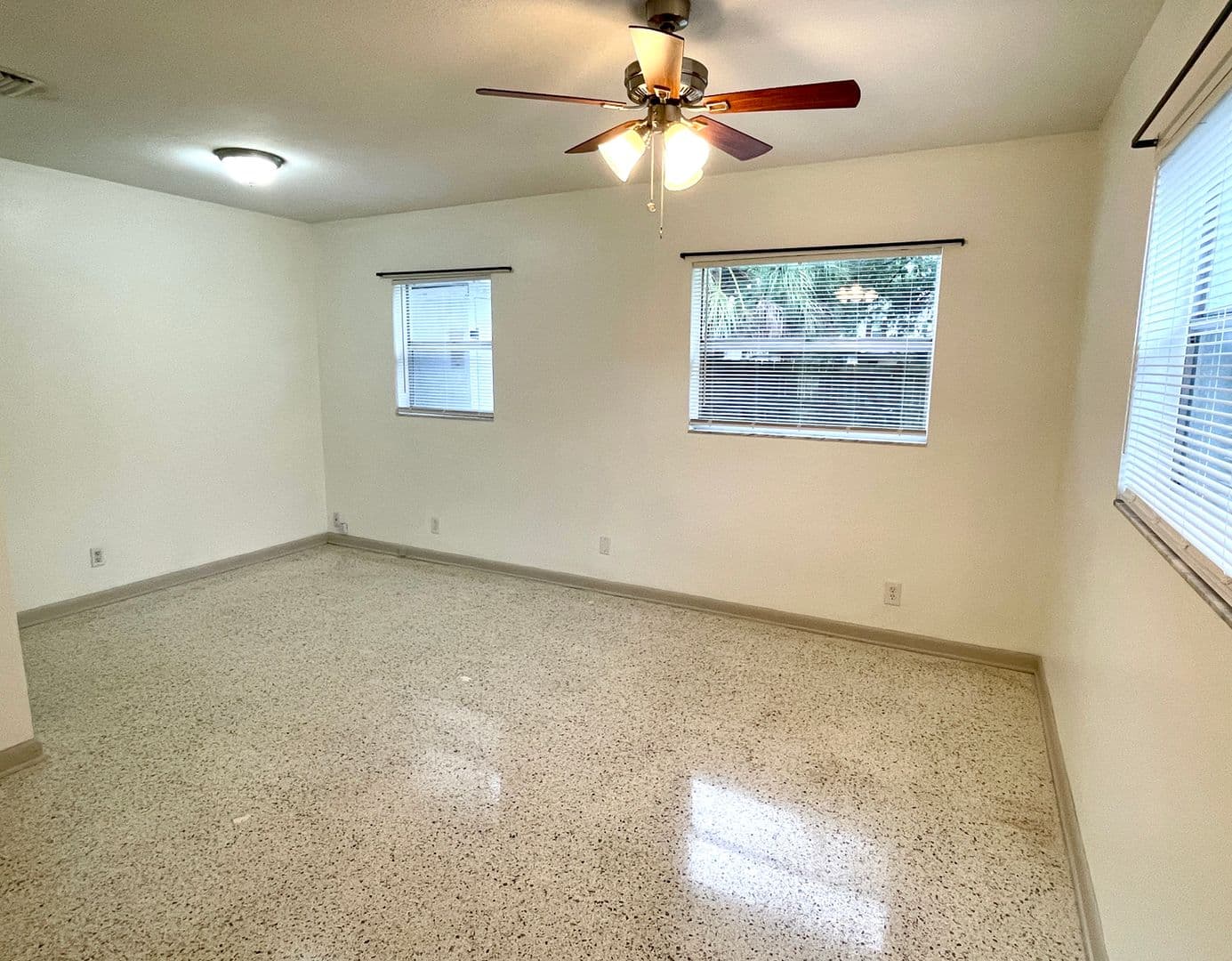 Tampa Apartment: 302 W West St