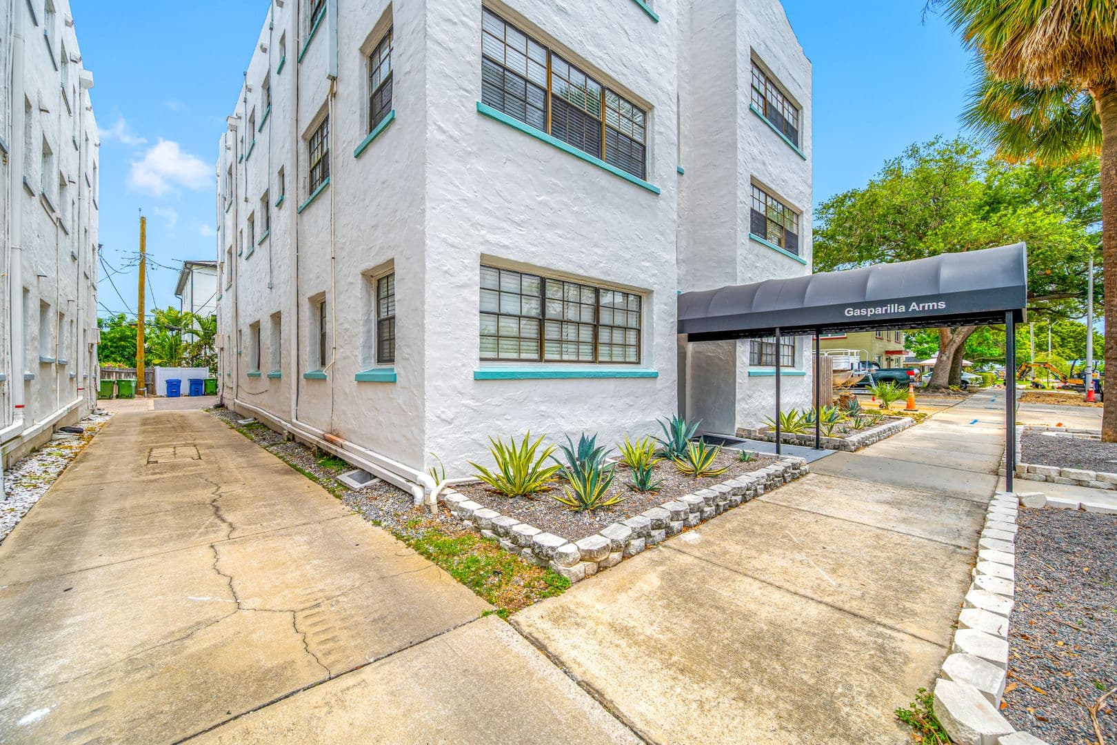 Tampa Apartment: 517 Columbia Dr.