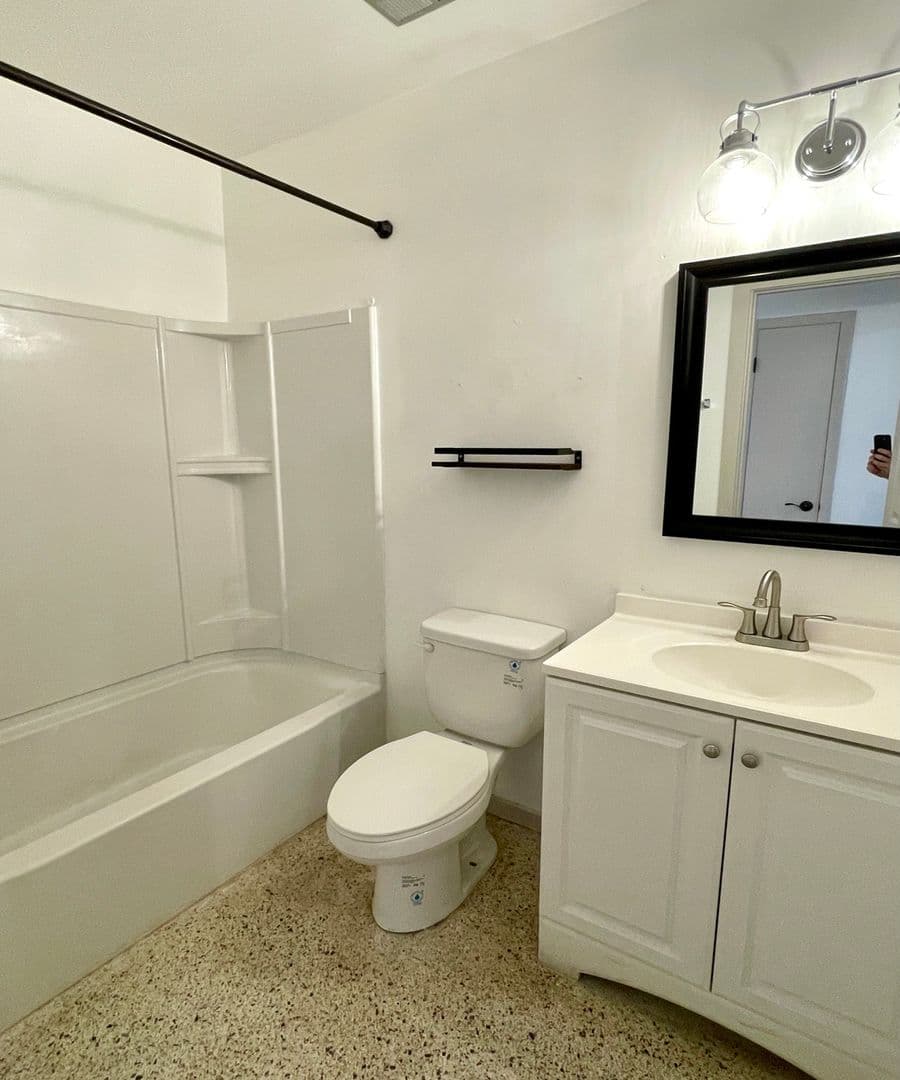 Tampa Apartment: 302 W West St