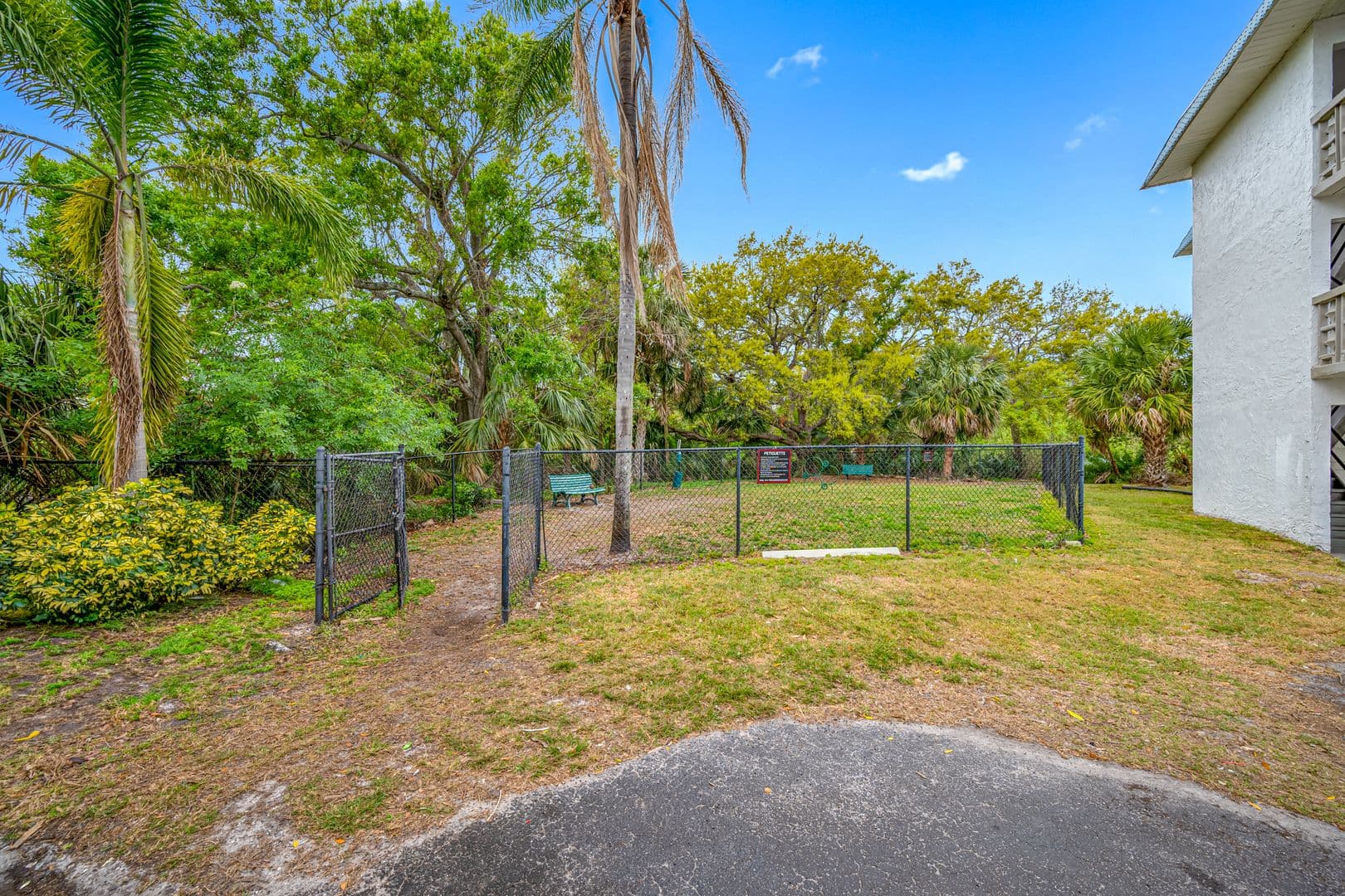 Kenneth City Apartment: 5870 56th Ave N