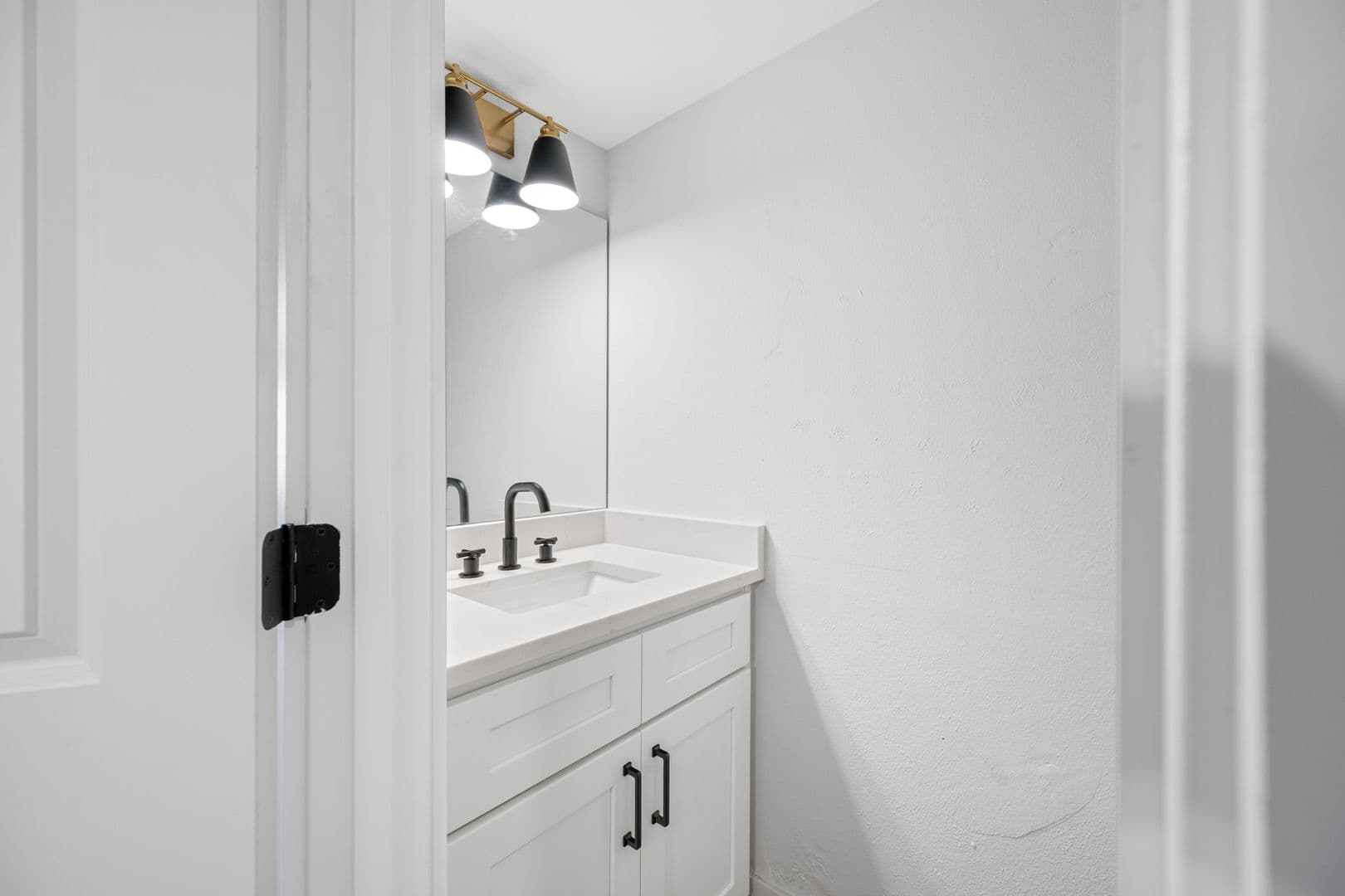 Tampa Townhome: 6119 Memorial Hwy