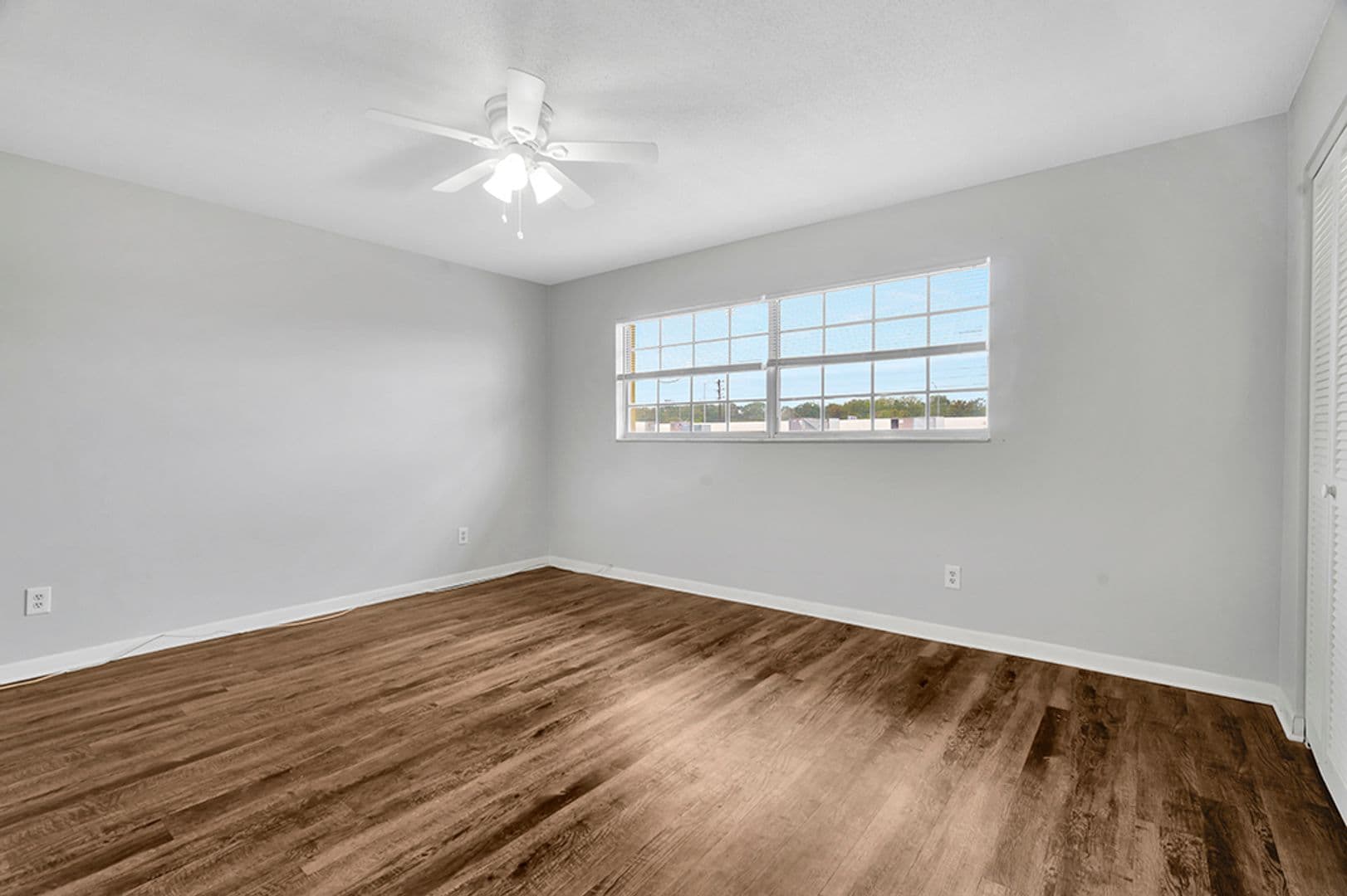 Palm Harbor Apartment: 30 Liberty Way