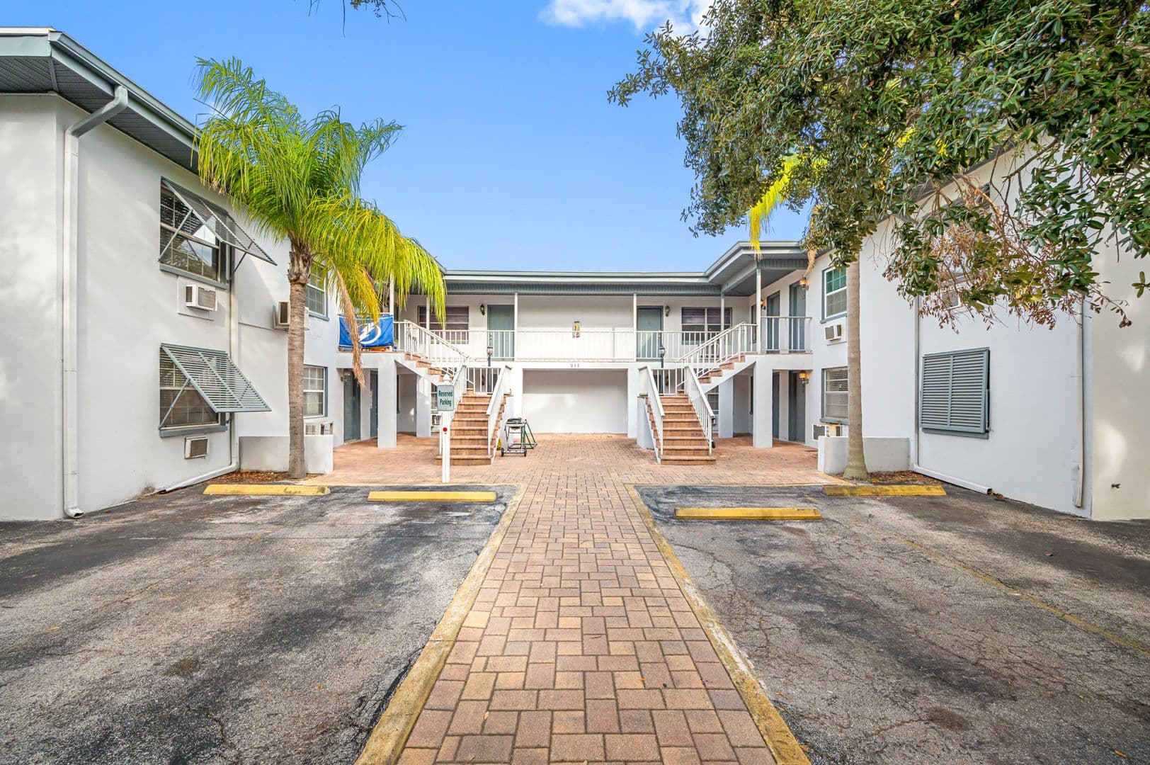 Tampa Apartment: 211 Danube Ave