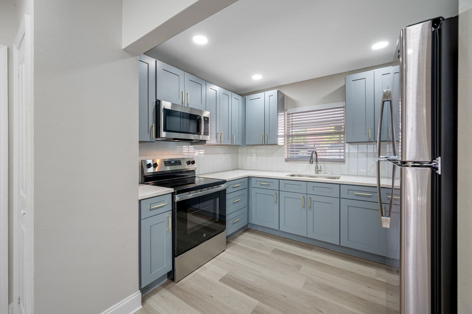 Tampa Apartment: 140-144 E Davis Blvd