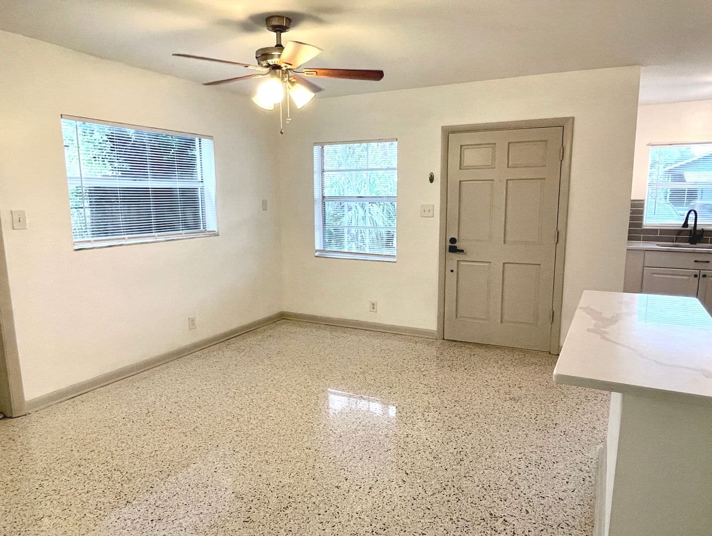 Tampa Apartment: 302 W West St