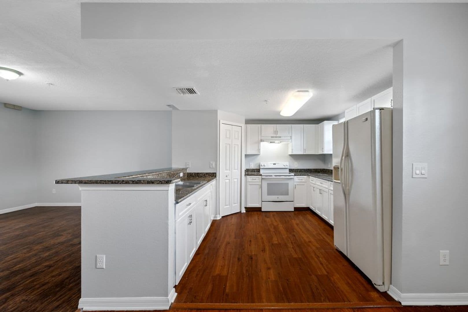 Tampa Apartment: 5709 Las Ventanas Dr
