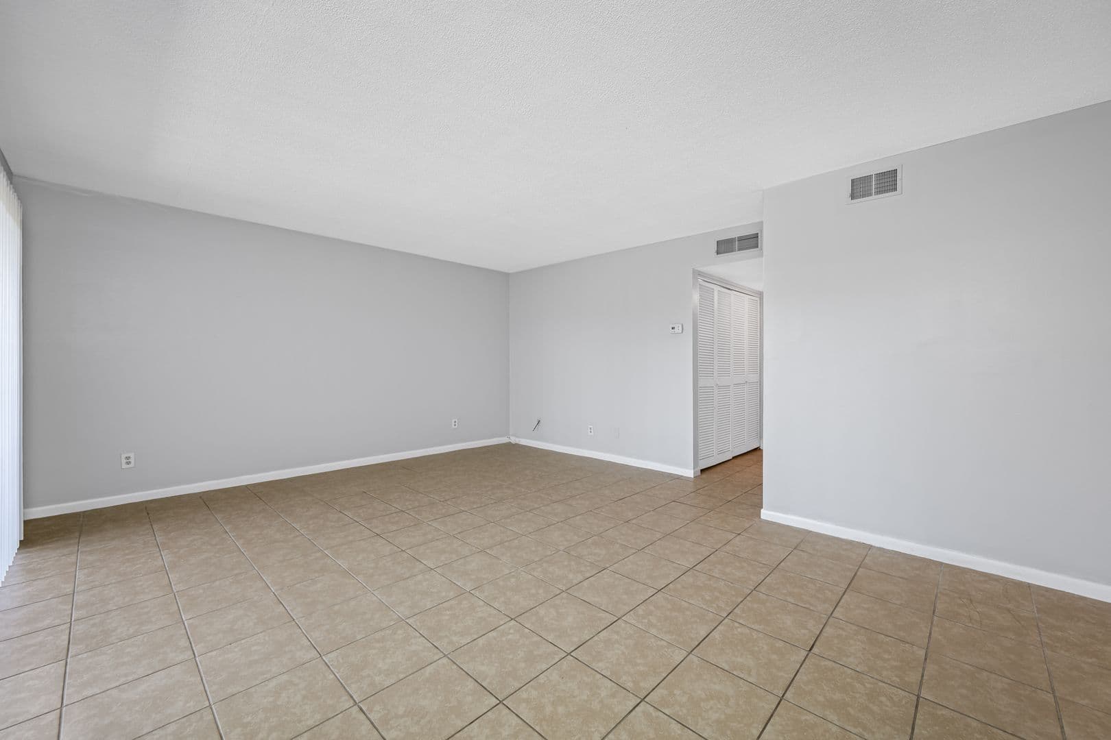 Palm Harbor Apartment: 30 Liberty Way