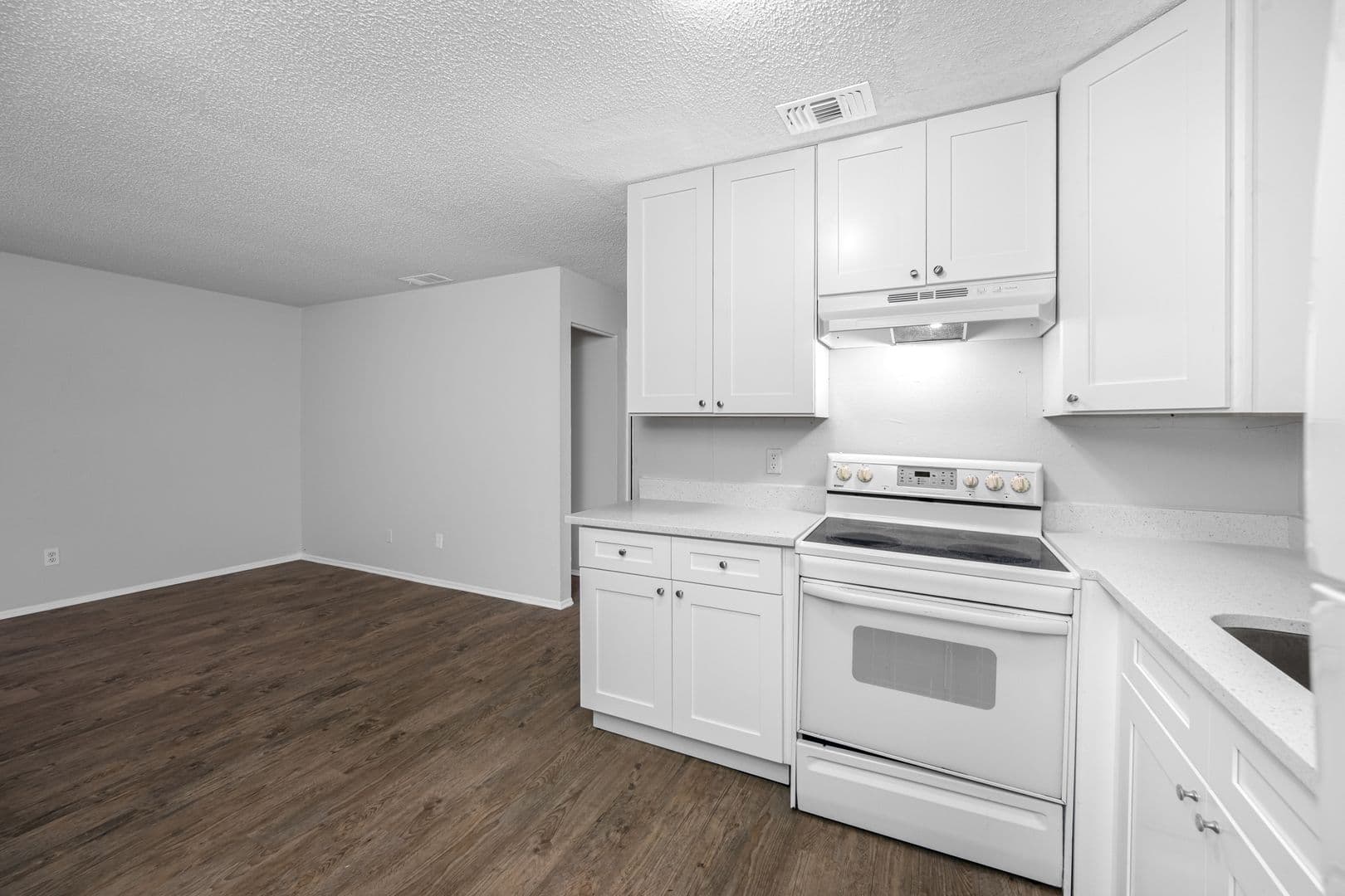 Pinellas Park Apartment: 4520 76th Ave N