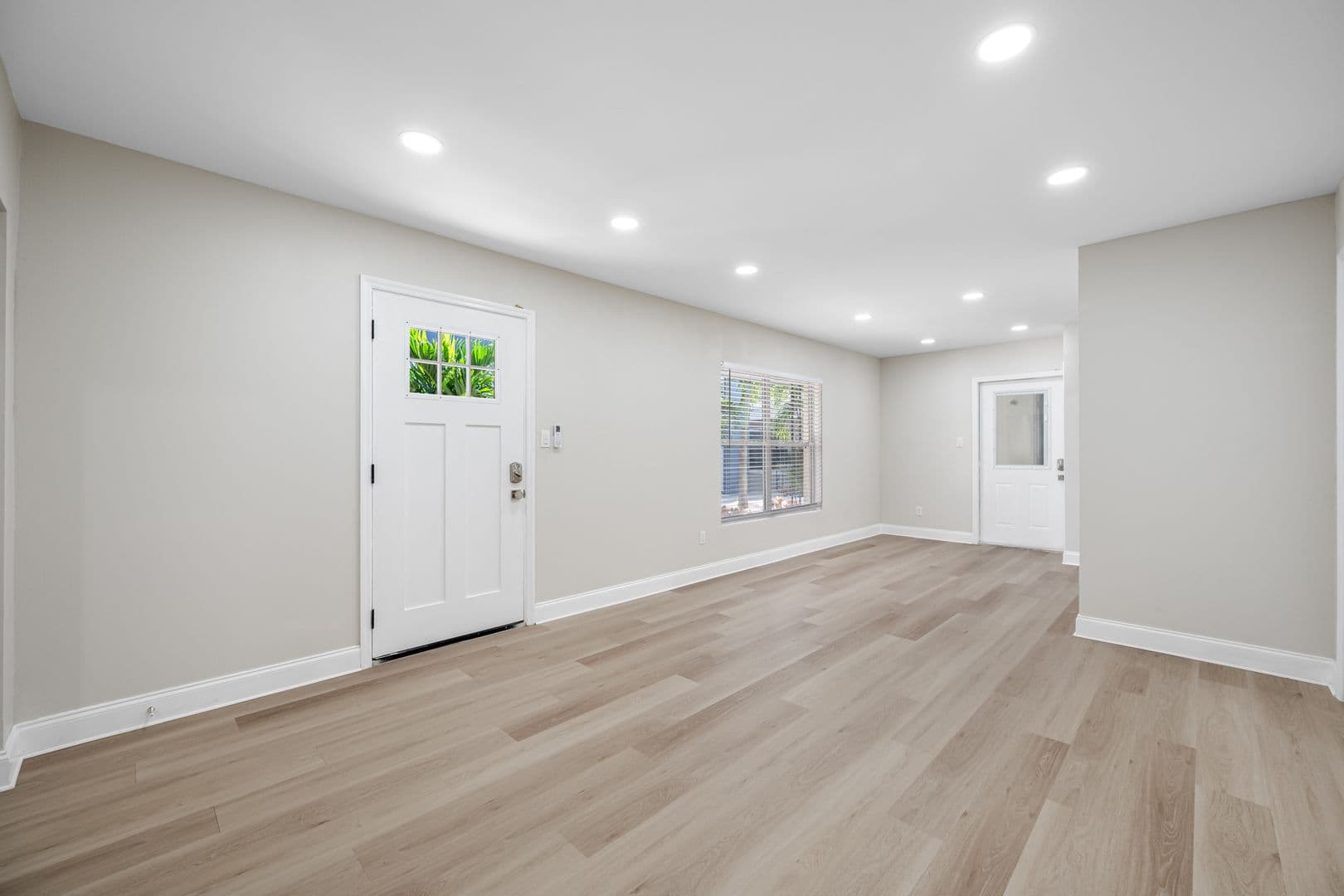 Tampa Apartment: 140-144 E Davis Blvd