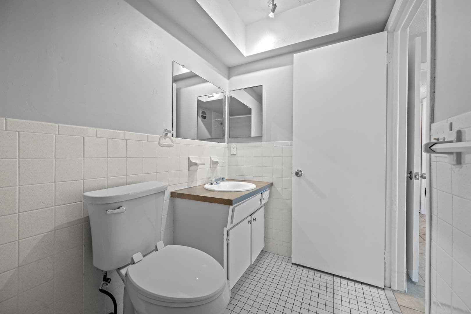Palm Harbor Apartment: 30 Liberty Way