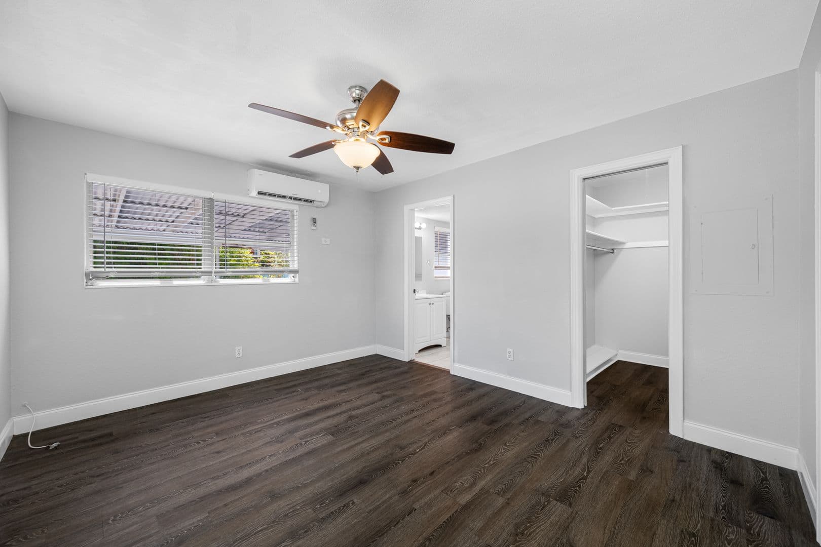 St Petersburg Apartment: 1200 Beach Dr NE