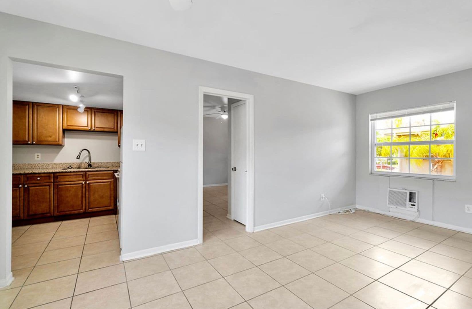 Tampa Apartment: 211 Danube Ave