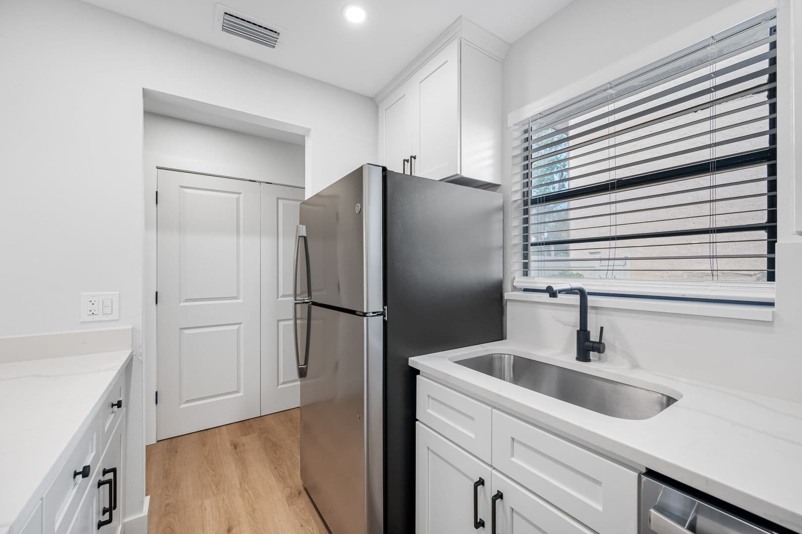 Tampa Townhome: 6119 Memorial Hwy