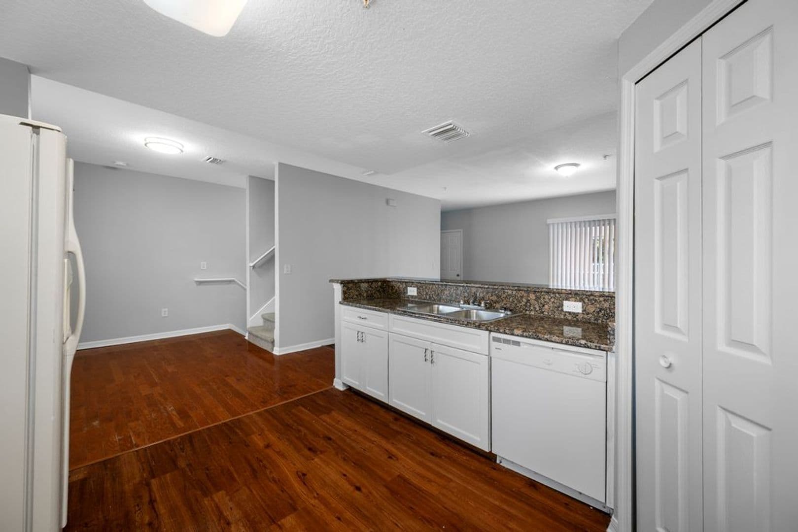 Tampa Apartment: 5709 Las Ventanas Dr