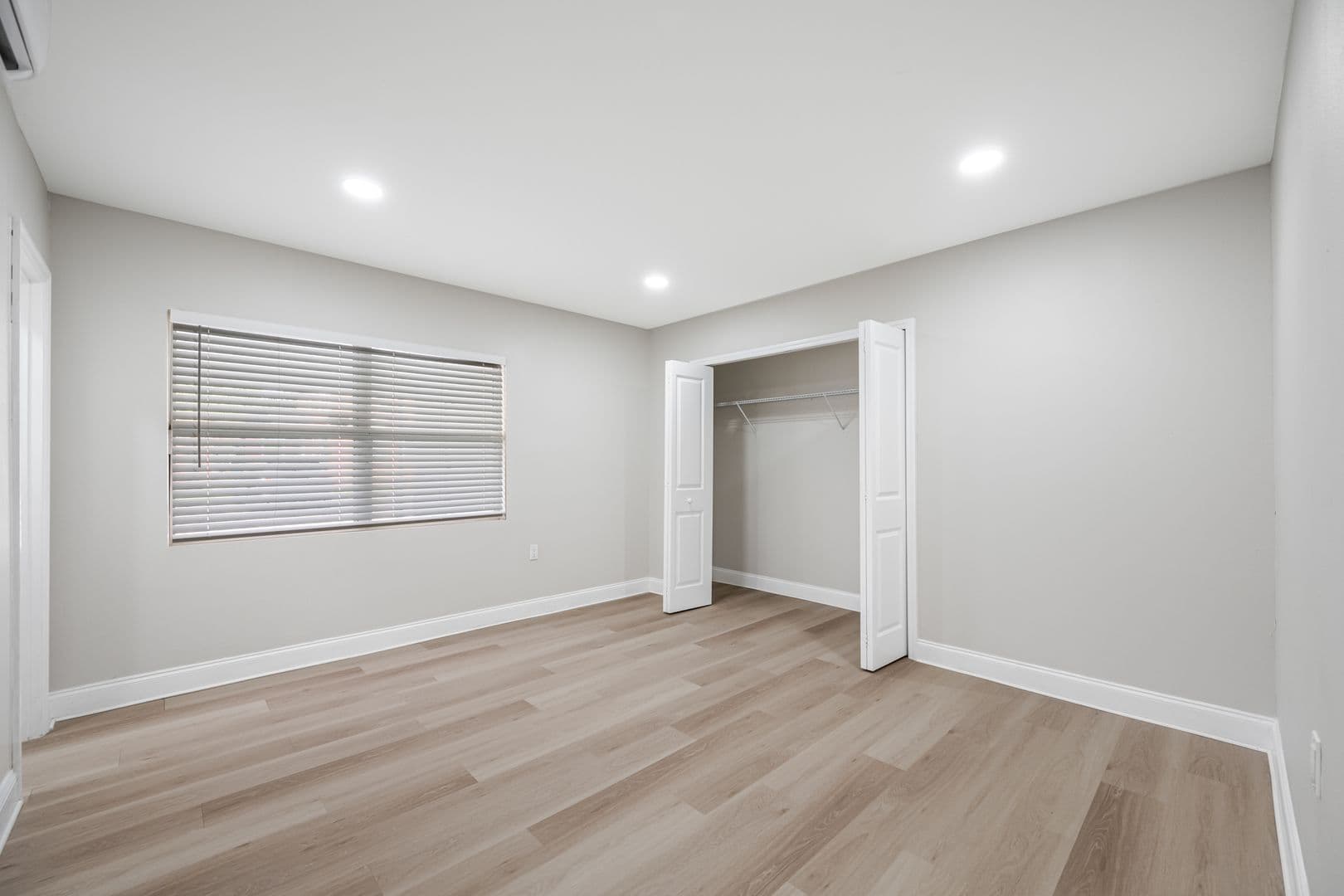 Tampa Apartment: 140-144 E Davis Blvd