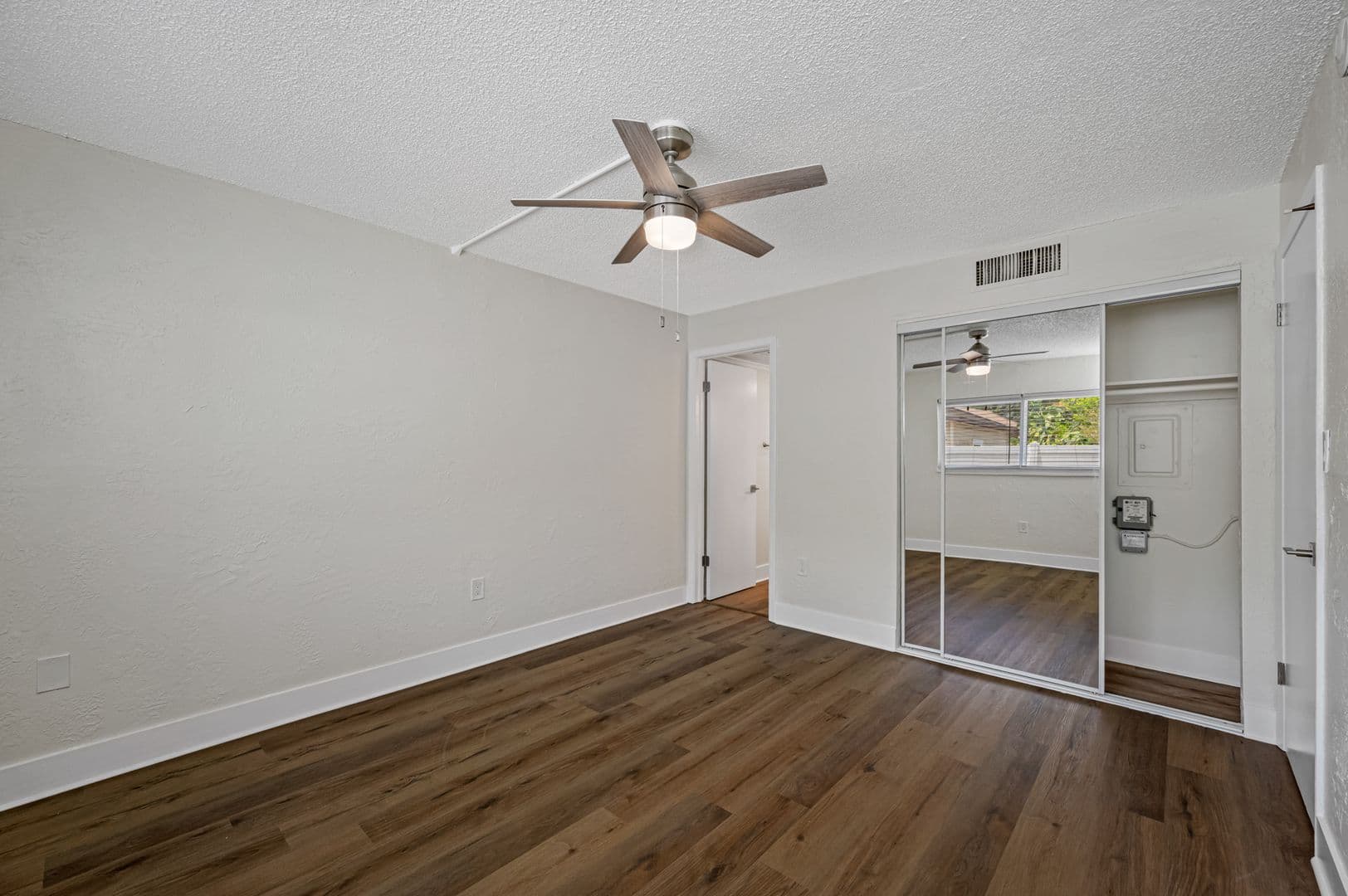 Clearwater Apartment: 1142 Sunset Point Rd