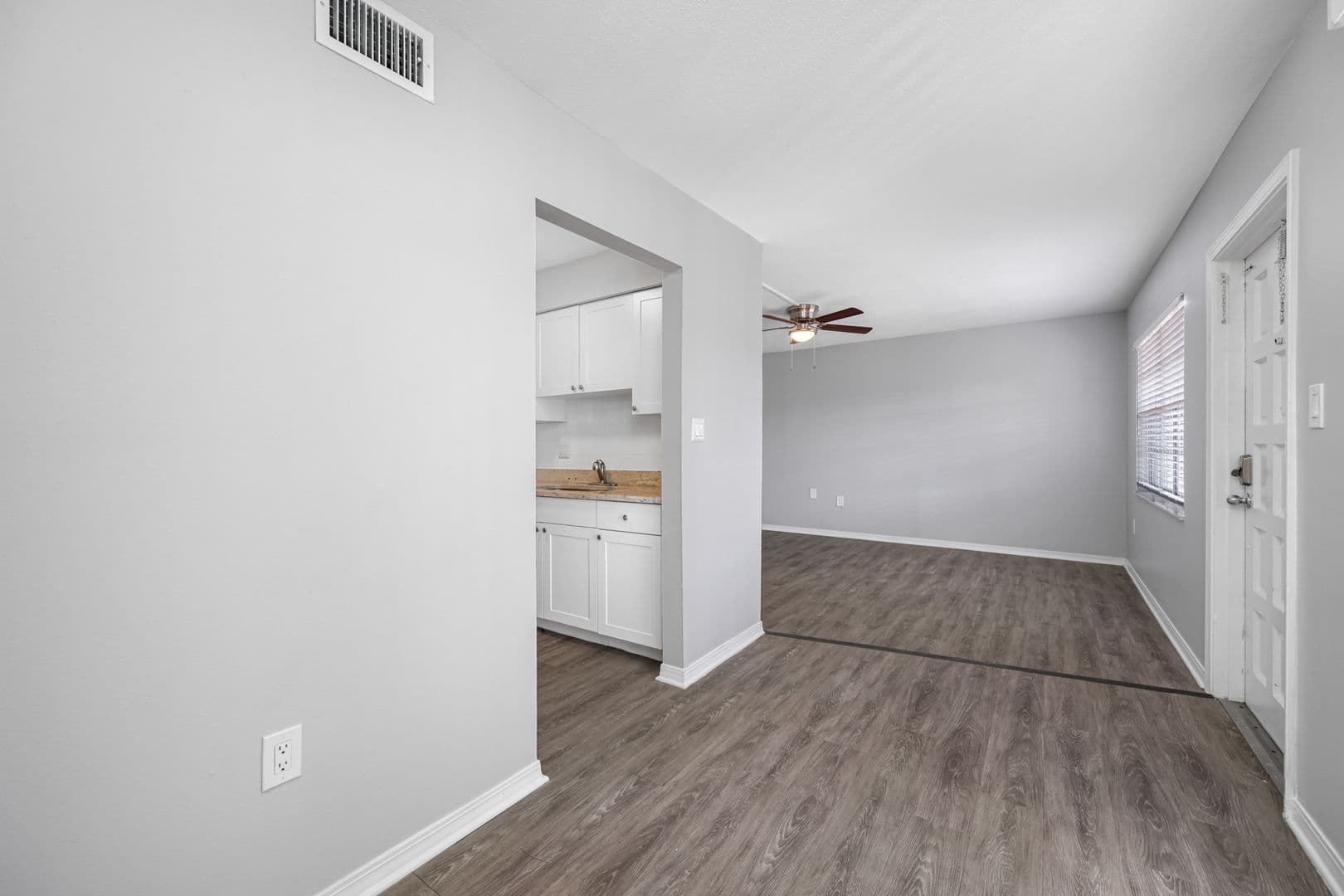 Largo Apartment: 1500 W Bay Dr