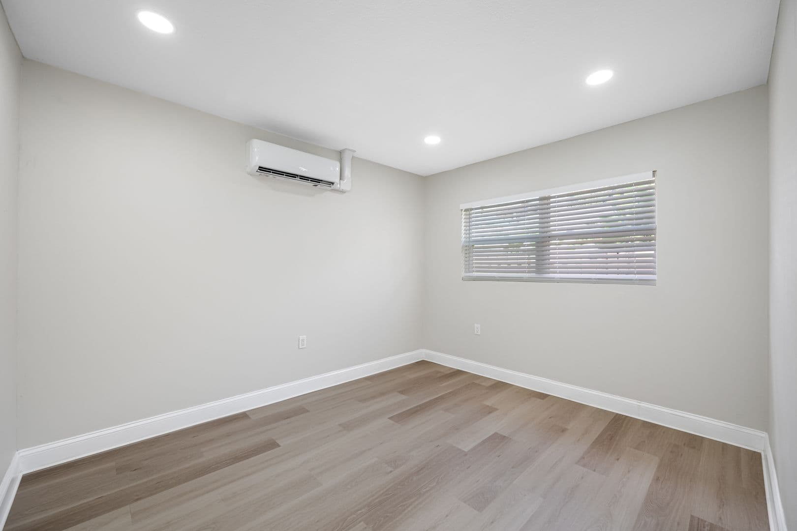 Tampa Apartment: 140-144 E Davis Blvd