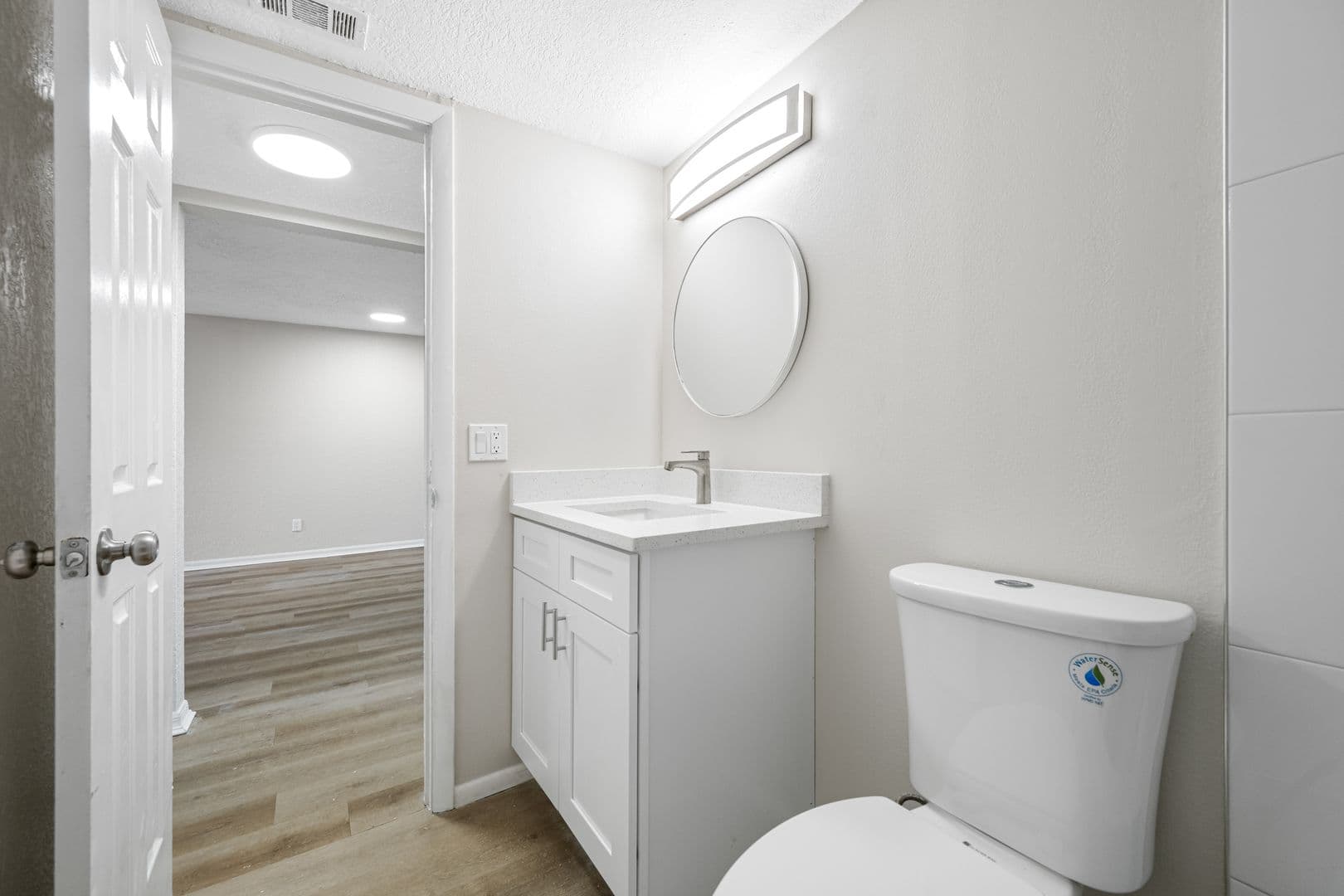 Kenneth City Apartment: 5870 56th Ave N