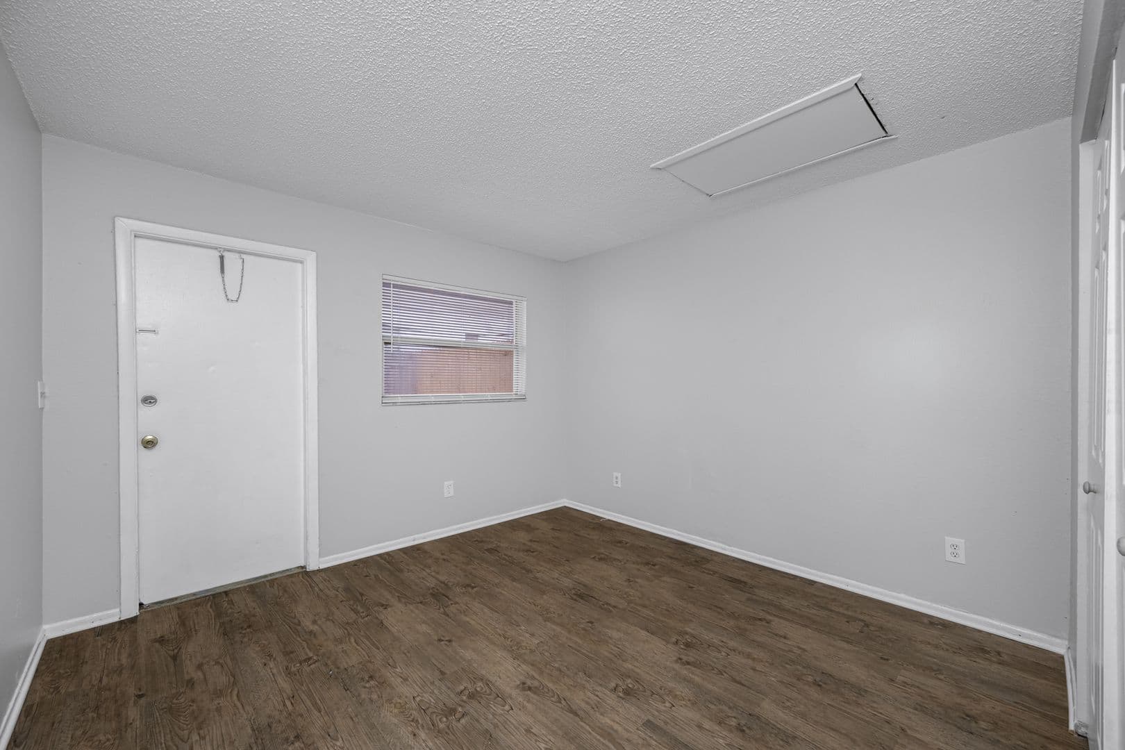 Pinellas Park Apartment: 4520 76th Ave N