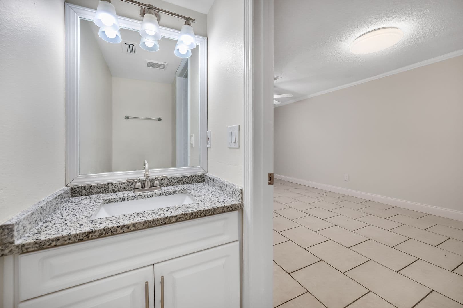 Tampa Townhome: 6119 Memorial Hwy