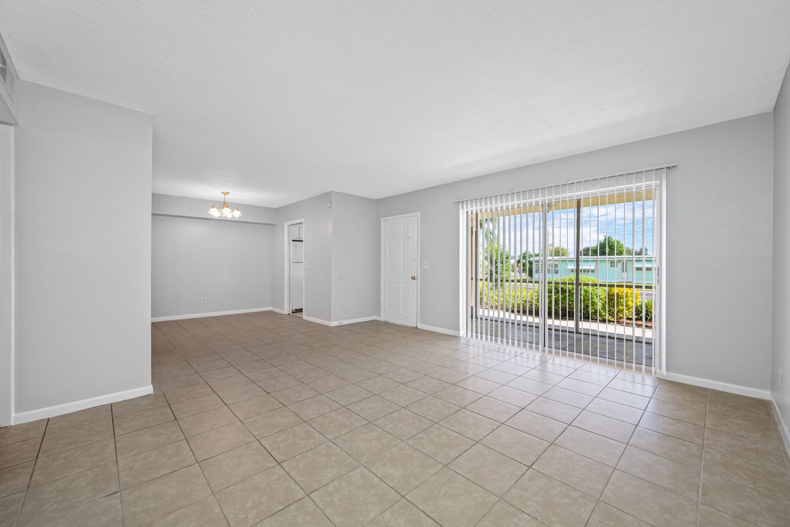 Palm Harbor Apartment: 30 Liberty Way