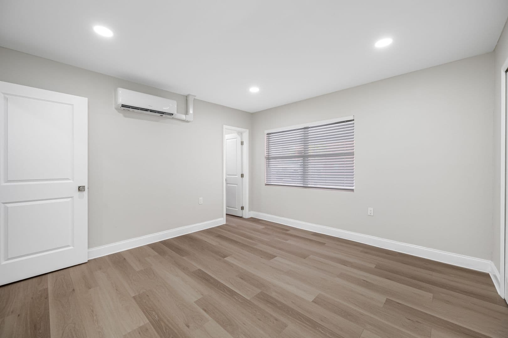 Tampa Apartment: 140-144 E Davis Blvd