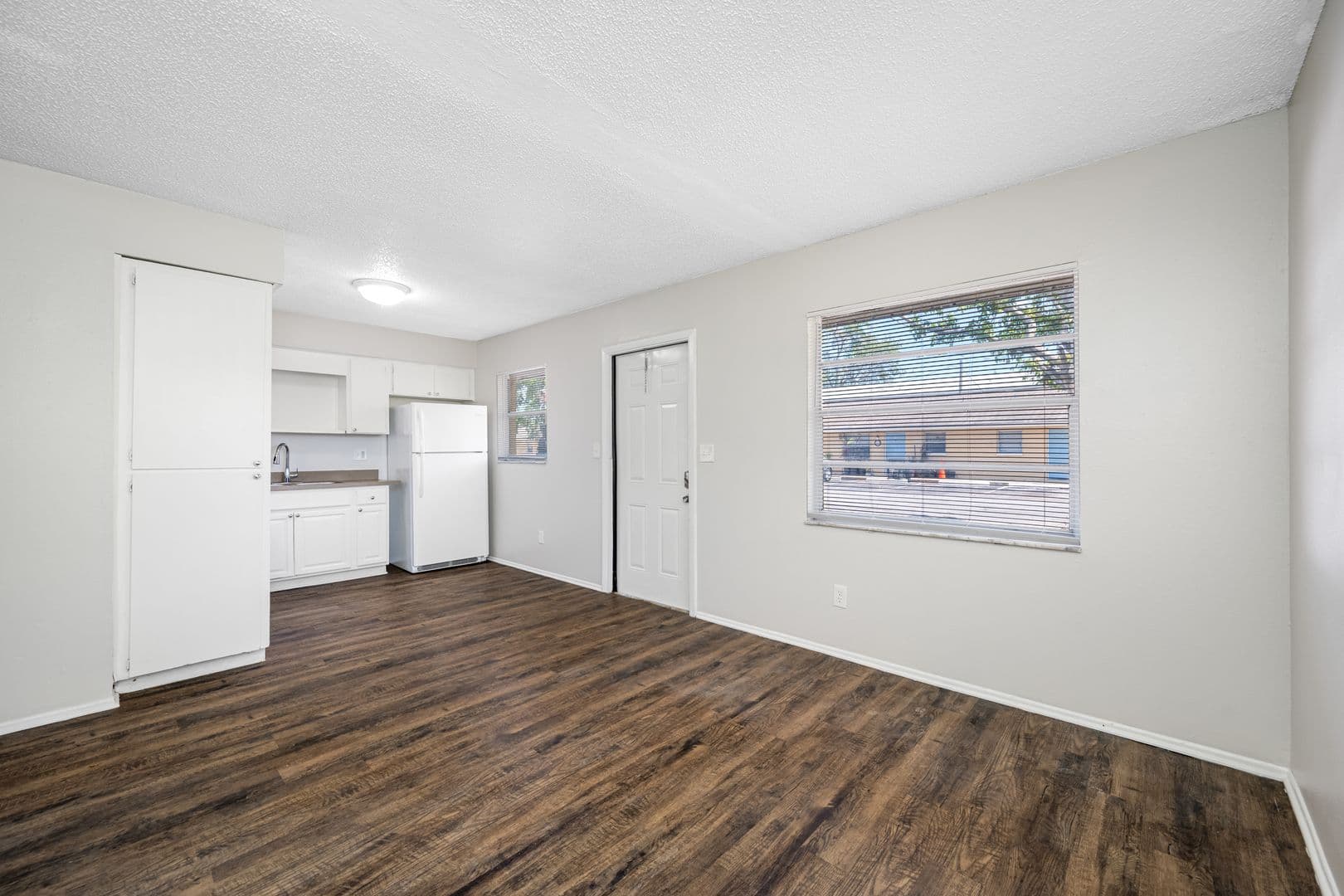 Pinellas Park Apartment: 4520 76th Ave N