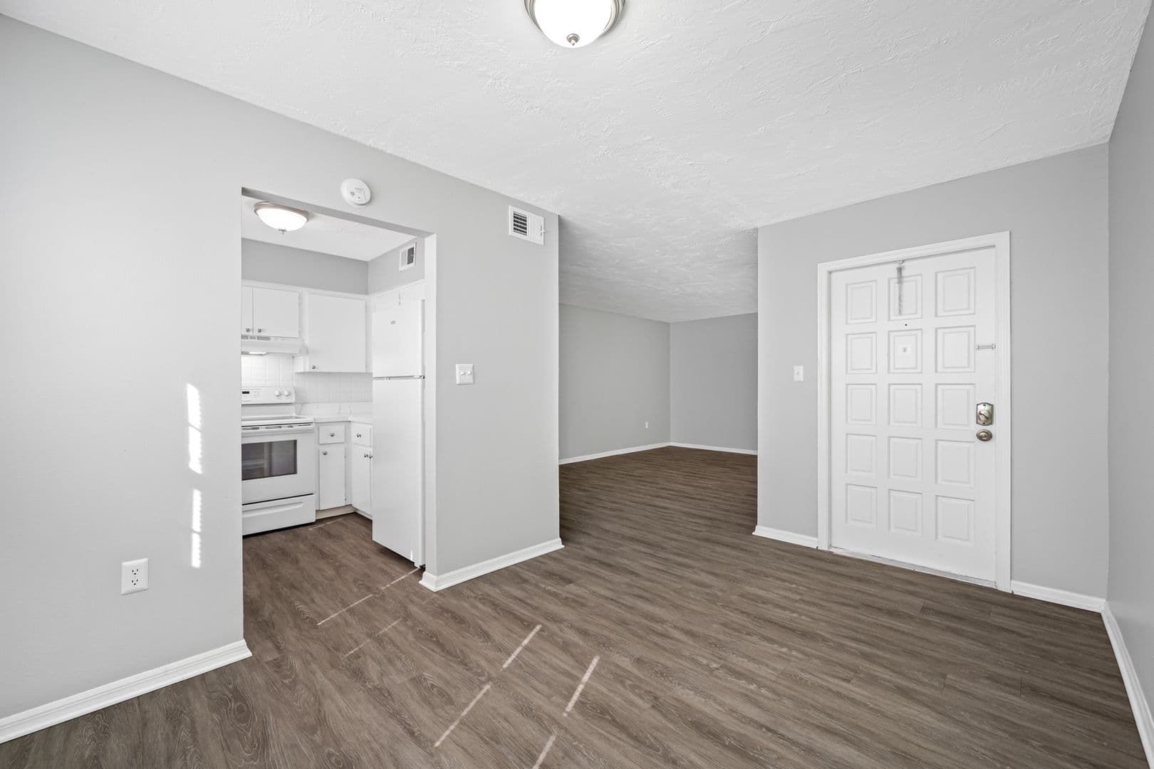 Largo Apartment: 1500 W Bay Dr
