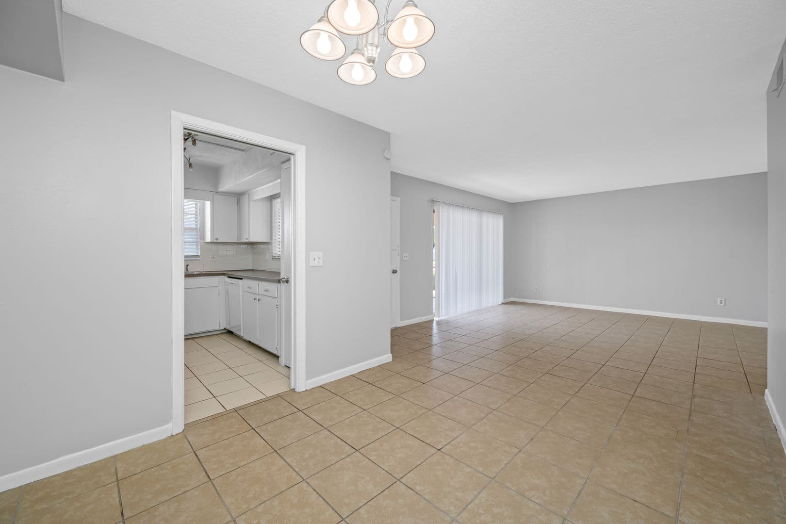 Palm Harbor Apartment: 30 Liberty Way
