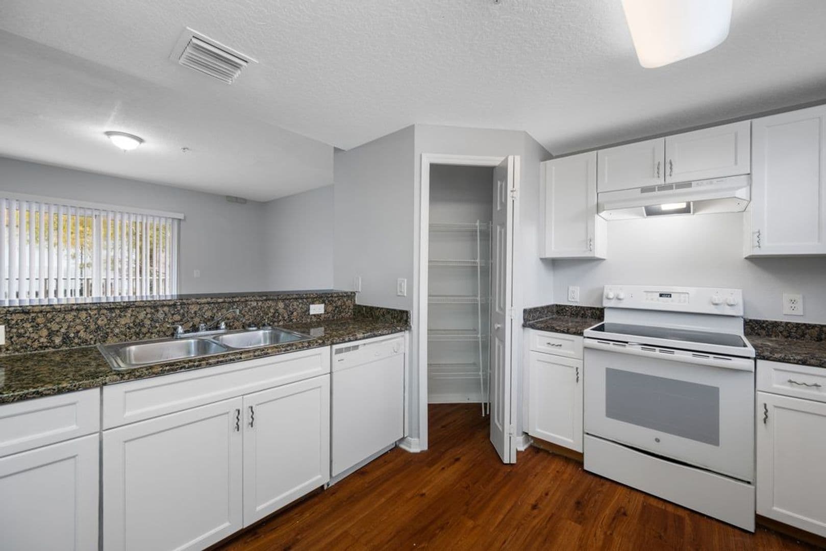 Tampa Apartment: 5709 Las Ventanas Dr