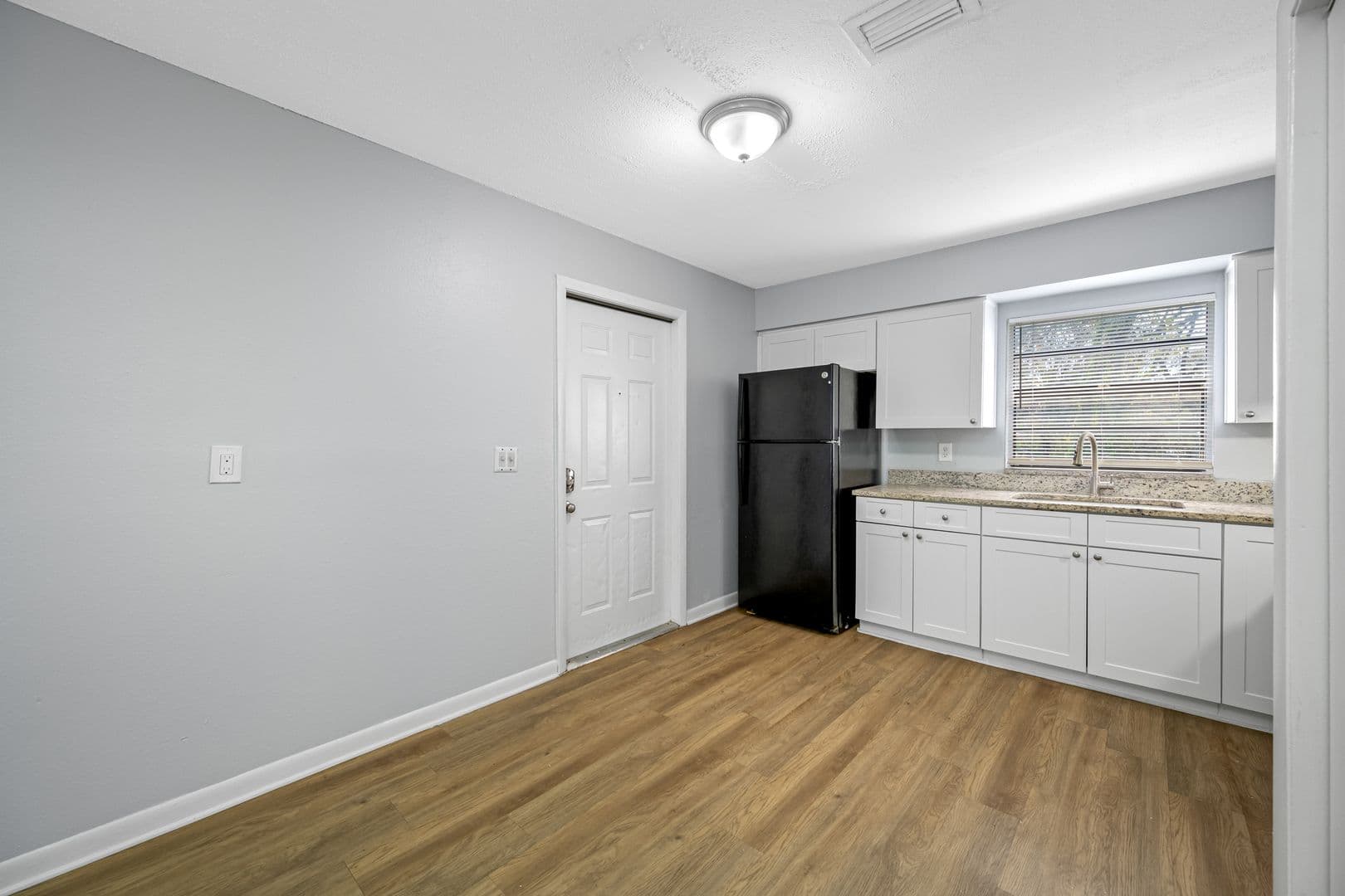 Tampa Apartment: 1308 W Waters Ave