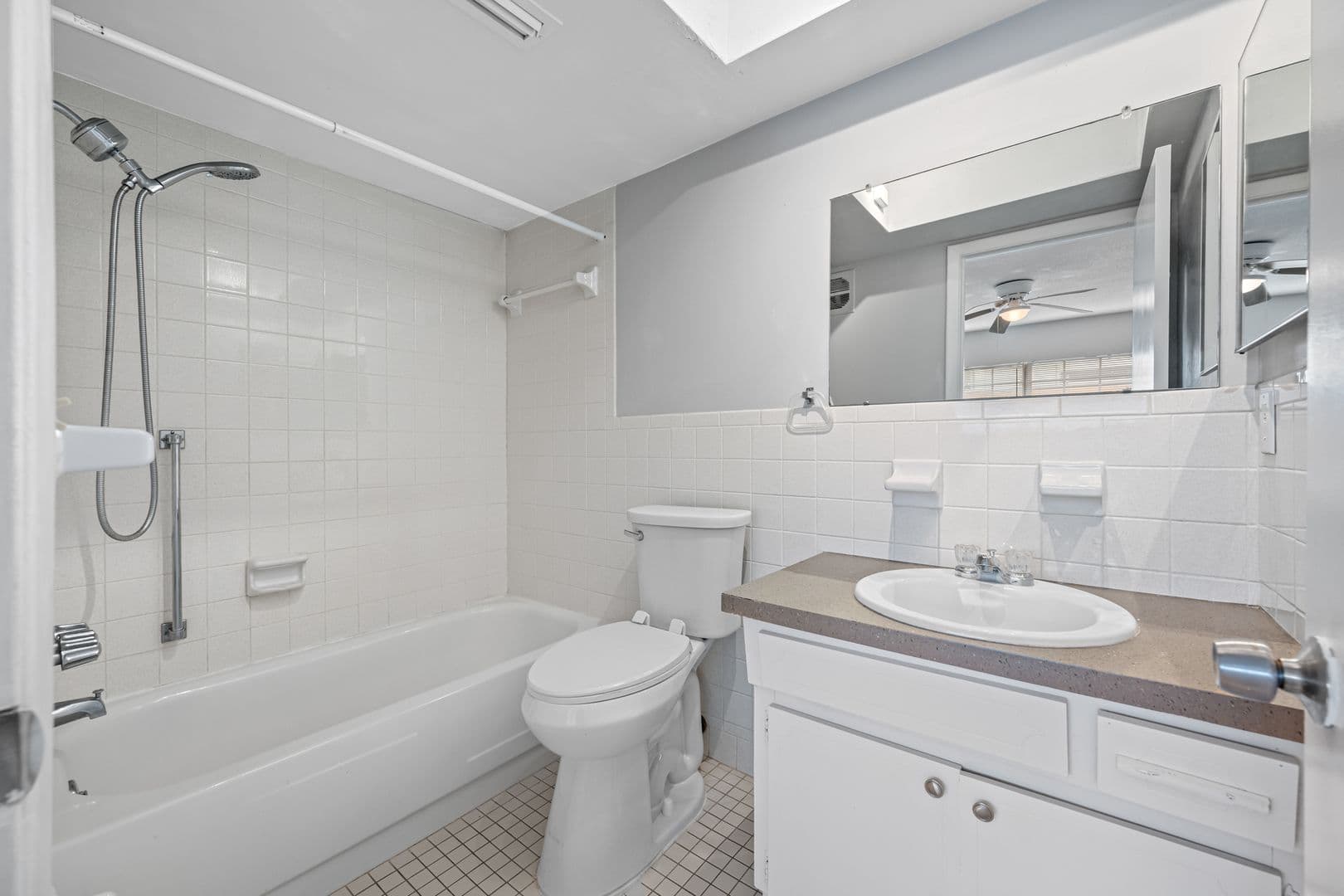 Palm Harbor Apartment: 30 Liberty Way