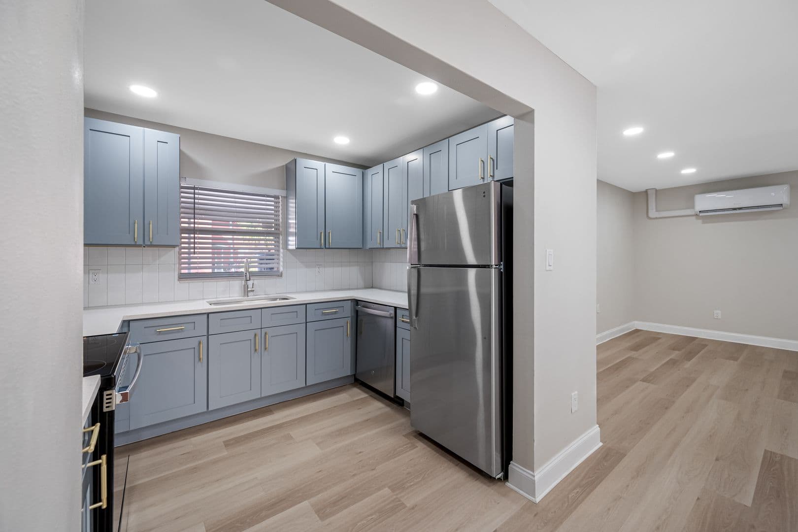 Tampa Apartment: 140-144 E Davis Blvd