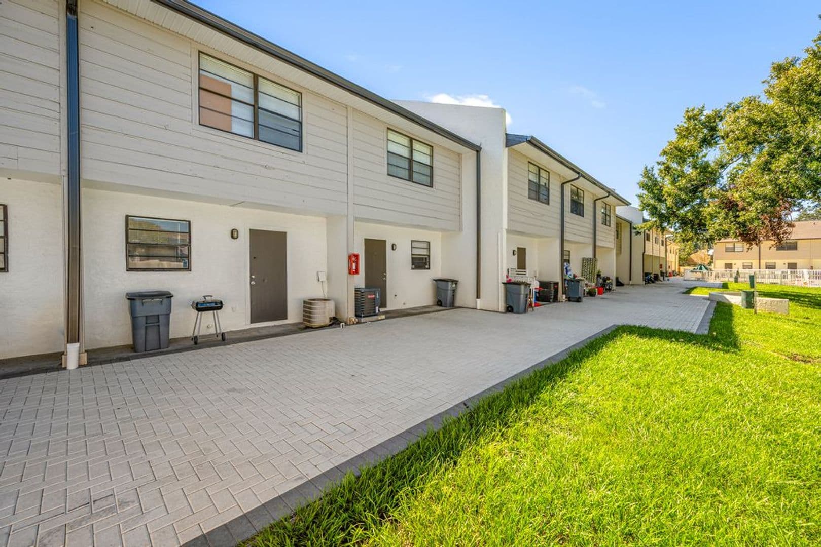 Tampa Townhome: 6119 Memorial Hwy